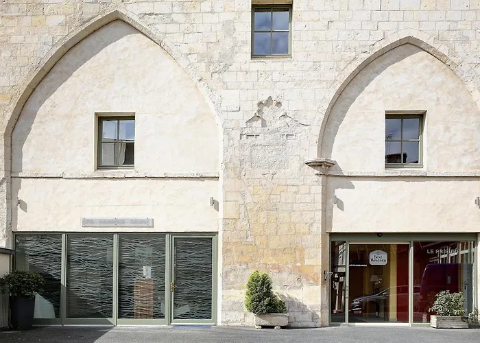 Logis Hotel Restaurant Le Dauphin Et Le Spa Du Prieure